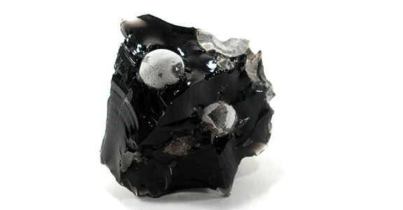 Gema color negro